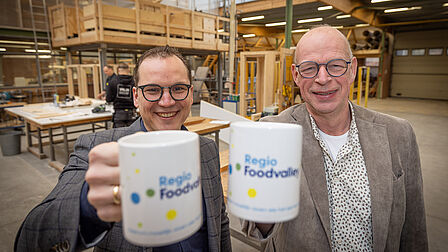 Gert-Jan Koetsier, kwartiermaker van de Techniek Coalitie Regio Foodvalley en Piet Koppelaar van Revabo.