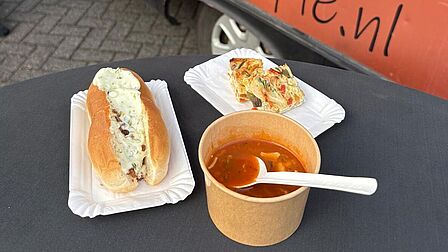 Foodtruck in Scherpenzeel met hapjes van gered voedsel.