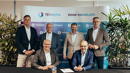 Op de foto van links naar rechts:  rij 1 Jan Kleijbergen (Technova College), Henk van Ee (BTO), Hans Linker (Edes Bedrijfs Contact), Arnold Versteeg (gemeente Ede / Regio Foodvalley). Rij 2 Arjan de Jager (BTO), Edwin van Hoorn (COG)