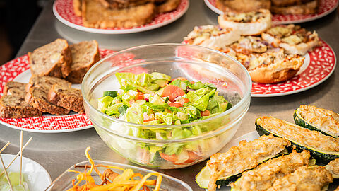 het eindresultaat van alle gemaakte gerechten gemaakt van restvoedsel.