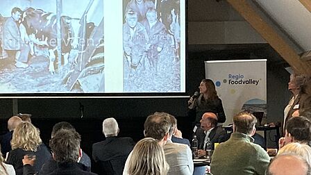 Opening door Tinet de Jonge-Ruitenbeek, burgemeester van Nijkerk.