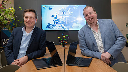 Bas Meerman van Info Support en Cristiaan Brans van BIT leggen uit het het ECOFED project inhoud. 