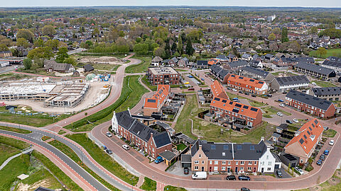 Luchtfoto van een woonwijk in Voorthuizen.